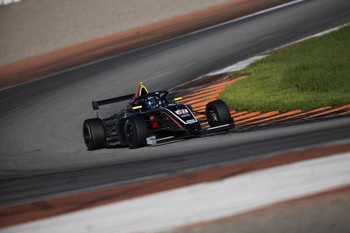 DX Racing Team single-seater cornering, 2025